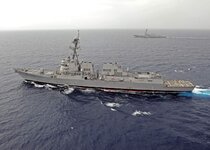 _The_guided-missile_destroyers_USS_Dewey_%28DDG_105%29%2C_front%2C_and_USS_Pinckney_%28DDG_91%29.jpg