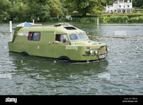 england-oxfordshire-henley-river-thames-njt-amphibious-vehicle-PB3HEK.jpg