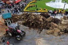 1415201410519_wps_11_Farmers_from_the_French_f.jpg