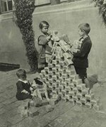 1923-Children-playing-with-currency.jpg
