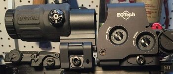 Eotech EXPS2-0 and G33 on AR.jpg