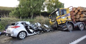 New-Zealand-car-crash.jpg