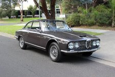 Alfa_Romeo_2600-1.jpg
