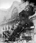 300px-Train_wreck_at_Montparnasse_1895.jpg