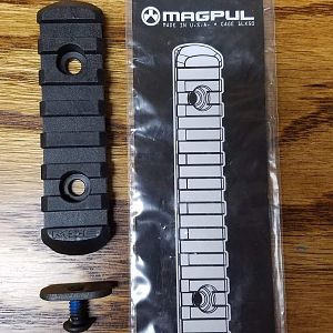 Magpul MOE 7-Slot Polymer  Rail Section
