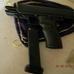 Hi point .40 cal.jpg