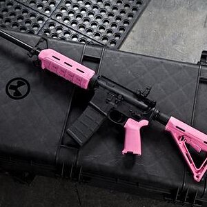 4_magpul_pink_ar_15__44380_842ff2e1-45a1-49c6-a2bb-52fc6d7e639e_large.jpg