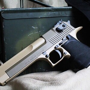 Israel-Military-industries-Desert-Eagle-44mag-two-tone-cerakote-1024x682.jpg