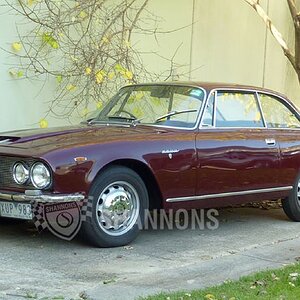 1965-alfa-romeo-2600-Steel wheels.jpg