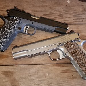 1911 pistols.jpg