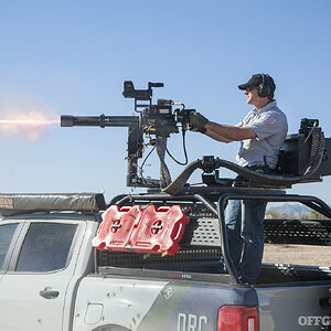 1670171780_124_KO-technique-Ford-Ranger-equipe-dun-minigun-de-Dillon.jpg