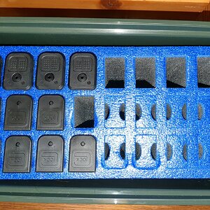 Glock 15 round mags & case.jpg